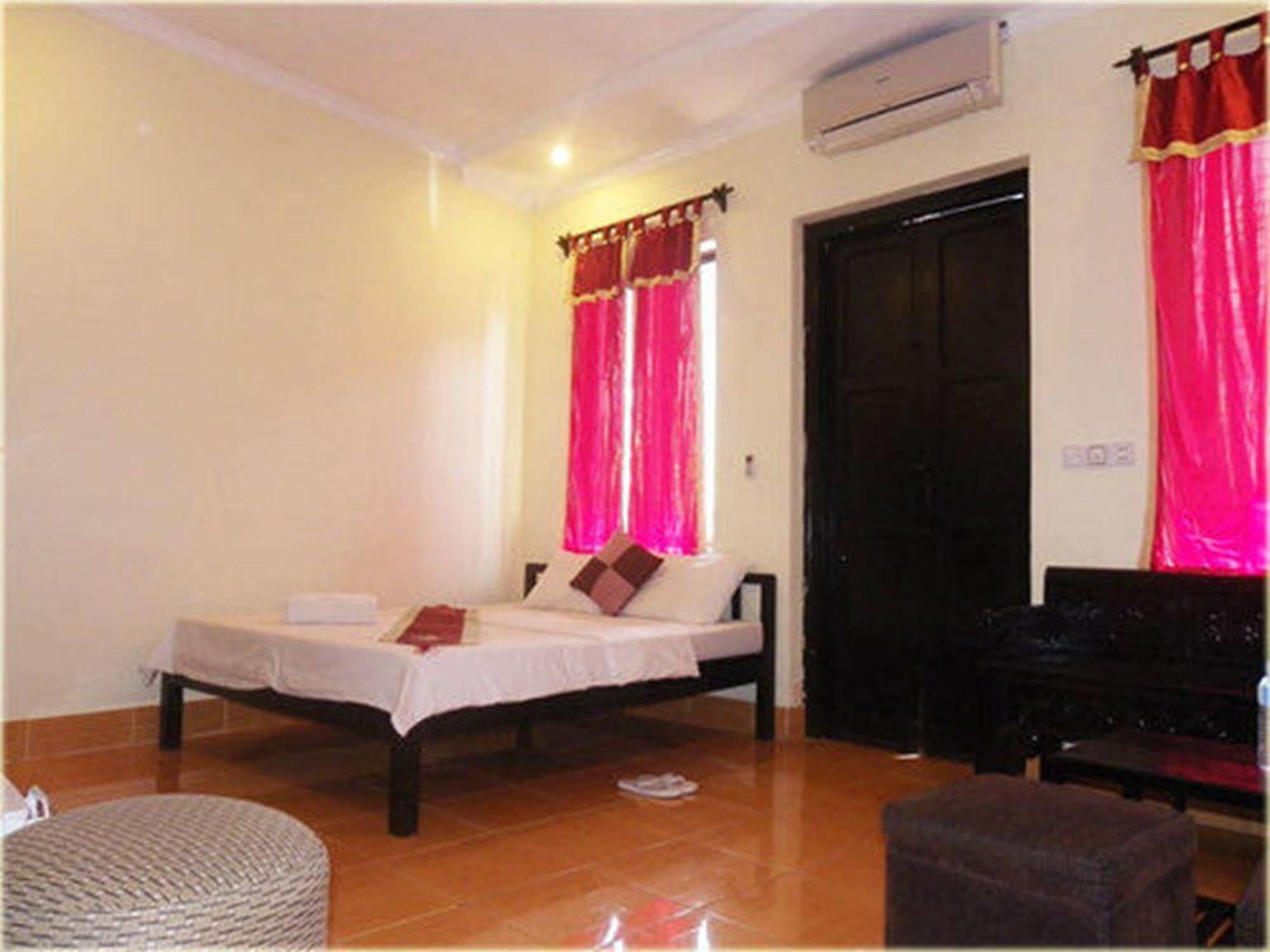Sovanphum Guesthouse And Restaurant Phnom-Penh Buitenkant foto