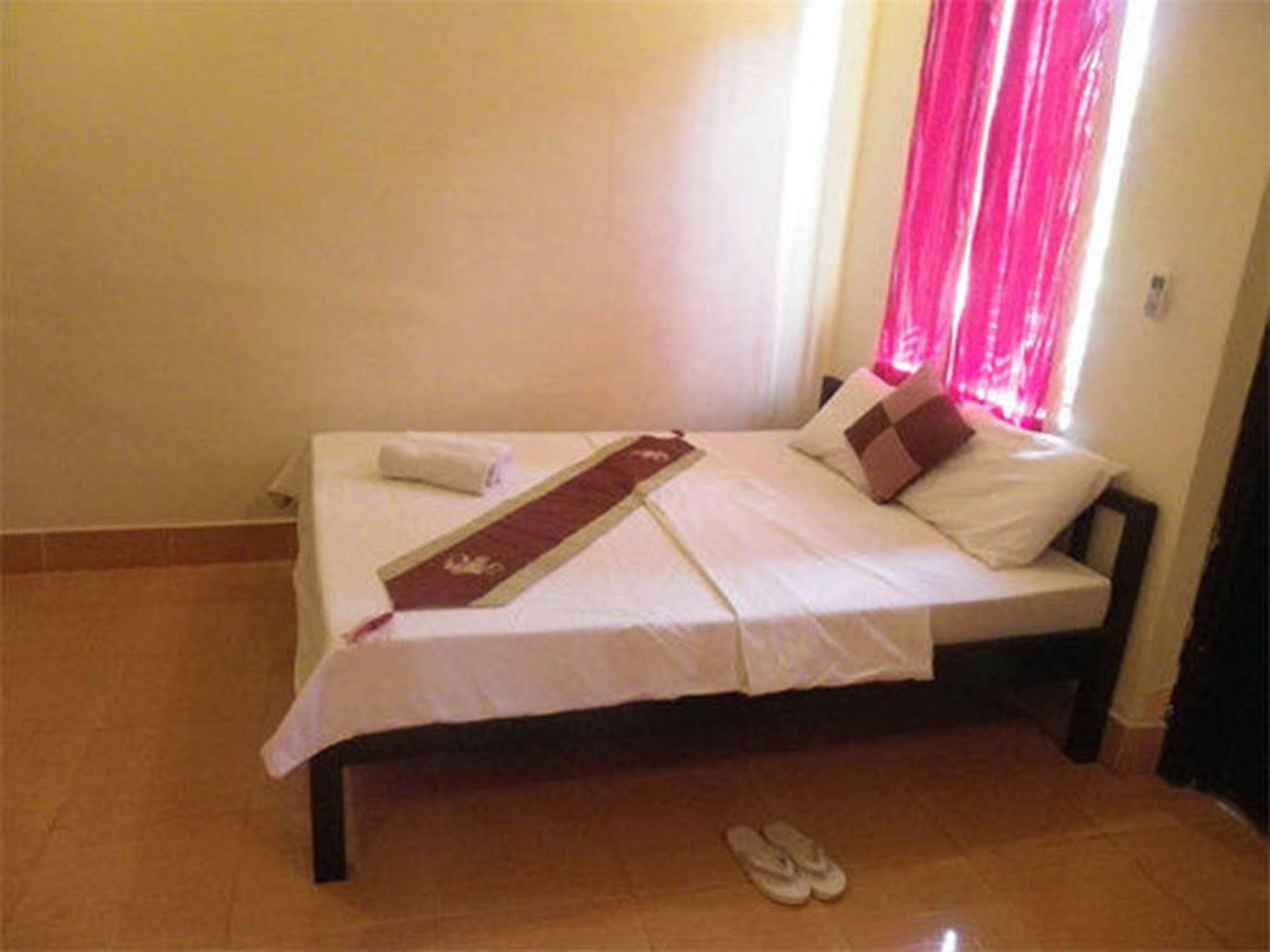 Sovanphum Guesthouse And Restaurant Phnom-Penh Buitenkant foto