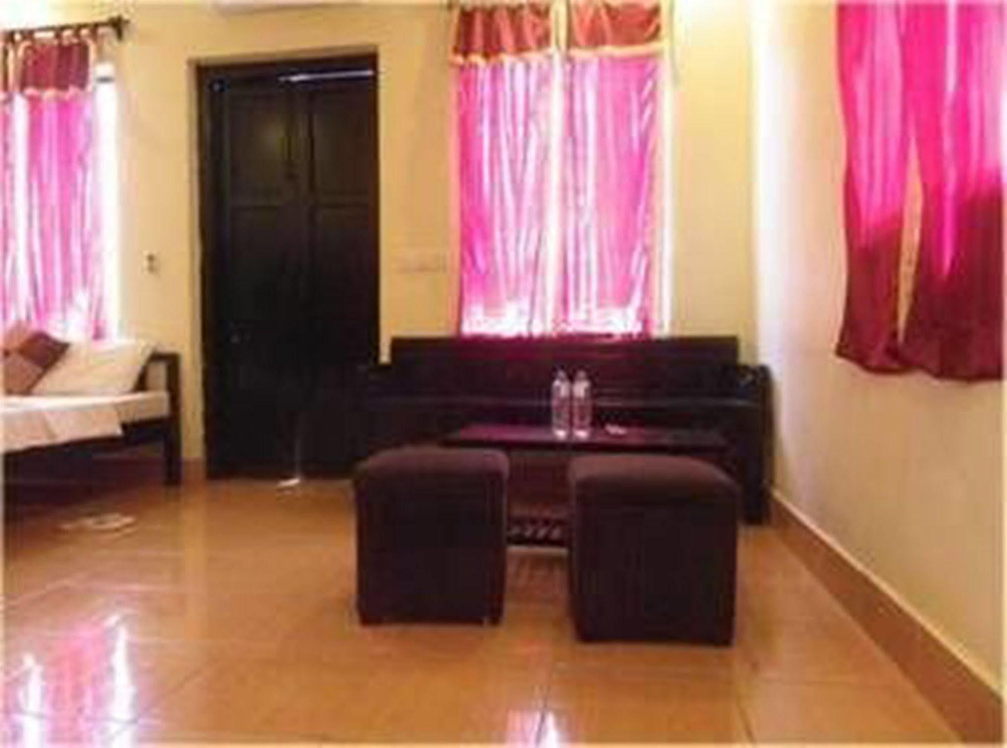 Sovanphum Guesthouse And Restaurant Phnom-Penh Buitenkant foto
